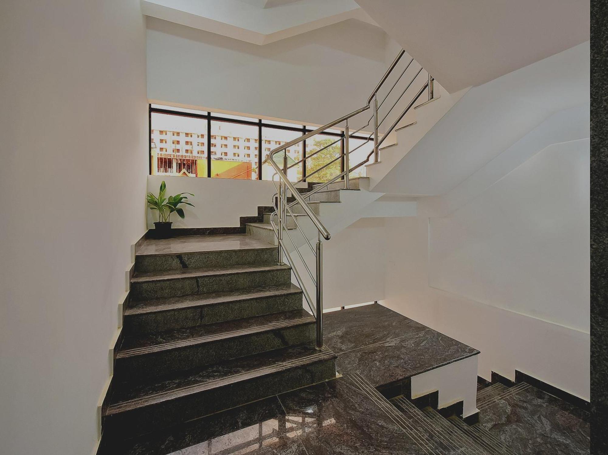 Super Grand Collection O Near Sarjapur Road Near 7D Voyage Hotel Bangalore Buitenkant foto